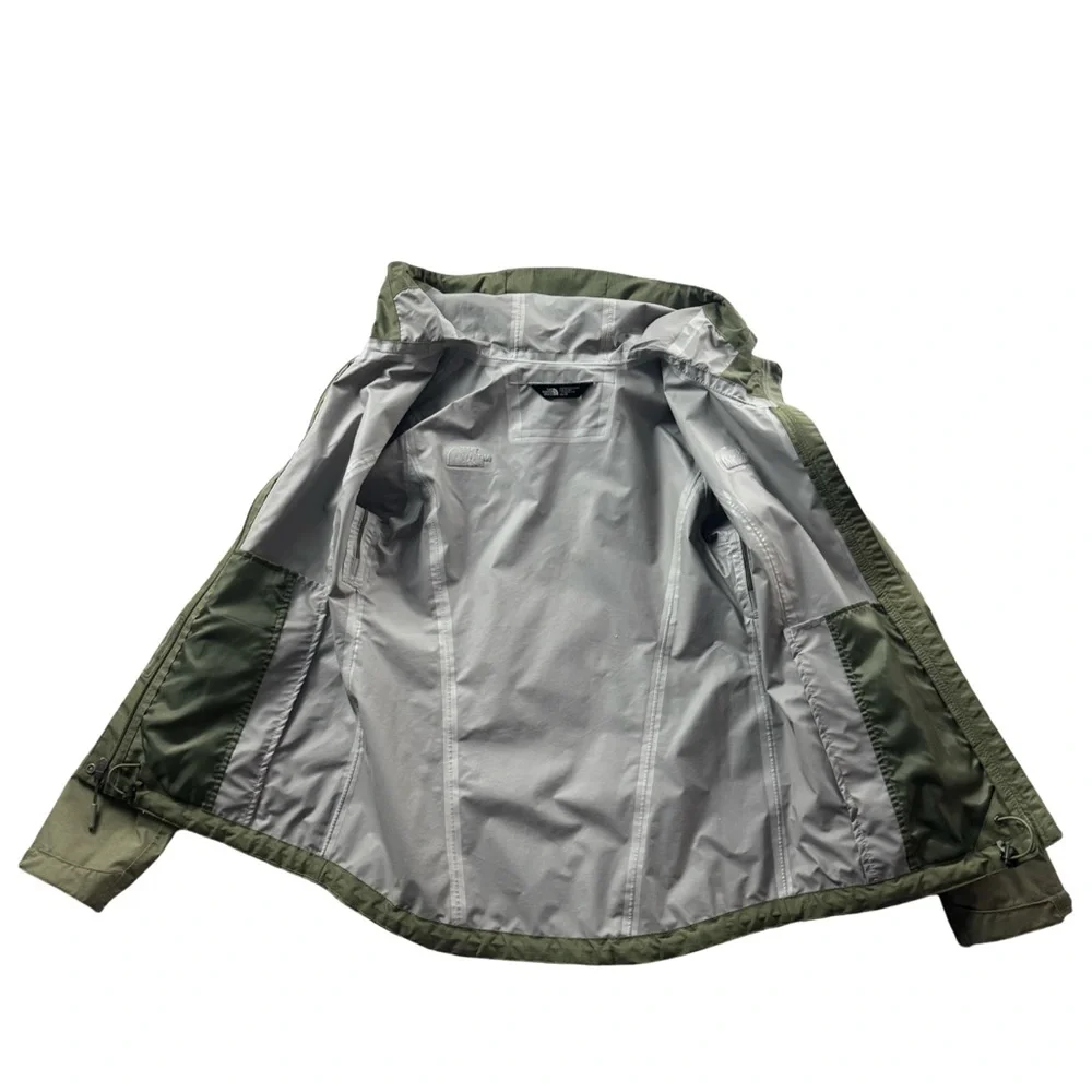 The North Face Women’s Resolve Hooded Waterproof Jacket – Olive – Extra Small